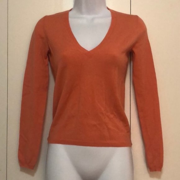 Theory Peach V-Neck Wool Sweater - Picture 3 of 7
